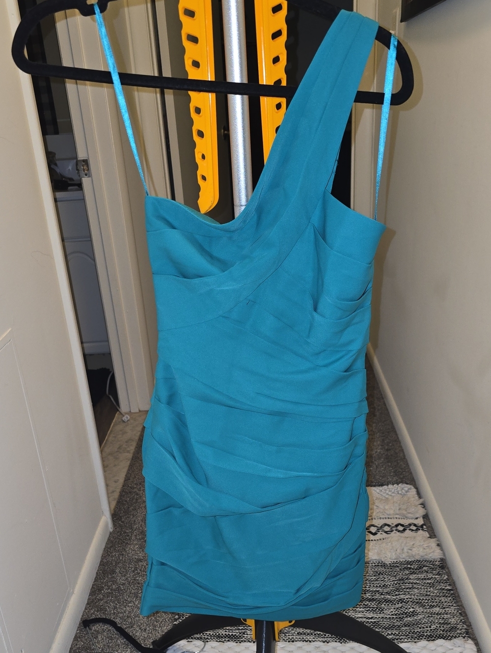 NWT BCBG MAX AZRIA One-Shoulder Teal Layered Cocktail Dress